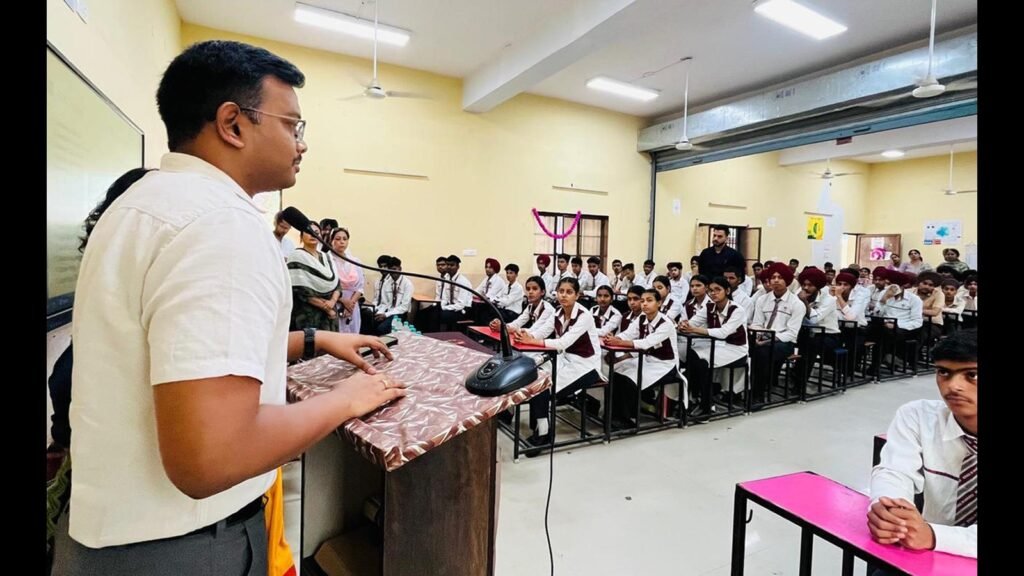 ਲੁਧਿਆਣਾ: ਵਿਦਿਆਰਥੀਆਂ ਨੂੰ ਡੀਸੀ ਕਹਿੰਦਾ ਹੈ, ਆਪਣੇ ਸੁਪਨਿਆਂ ‘ਤੇ ਕੇਂਦ੍ਰਤ ਰਹੋ