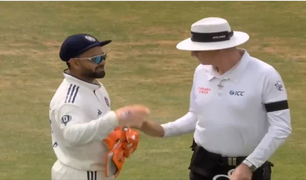 ਇੰਡ ਬੀਆਈਐਸ ਇੰਜੀ: ਰੀਨਘੀ ਪੈਂਟ, ਜਿਸ ਨੇ ਅੰਪਾਇਰ ਦਾ ਸਾਹਮਣਾ ਗੇਂਦ ਨਾਲ ਸਾਹਮਣਾ ਕੀਤਾ, ਗੇਂਦ ਨੂੰ ਗੁੱਸੇ ਵਿੱਚ ਹੱਥ ਨਾਲ ਸੁੱਟ ਦਿੱਤਾ