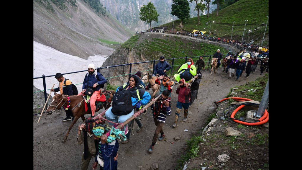 ਜੰਮੂ-ਕਸ਼ਮੀਰ: ਮਾਤਾਮ ਅੱਤਵਾਦ ਦੇ ਬਾਅਦ ਅਮਰਨਾਥ ਯਾਤਰਾ ਲਈ ਸੁਰੱਖਿਆ ਨੇ ਸੁਰੱਖਿਆ ਦਿੱਤੀ