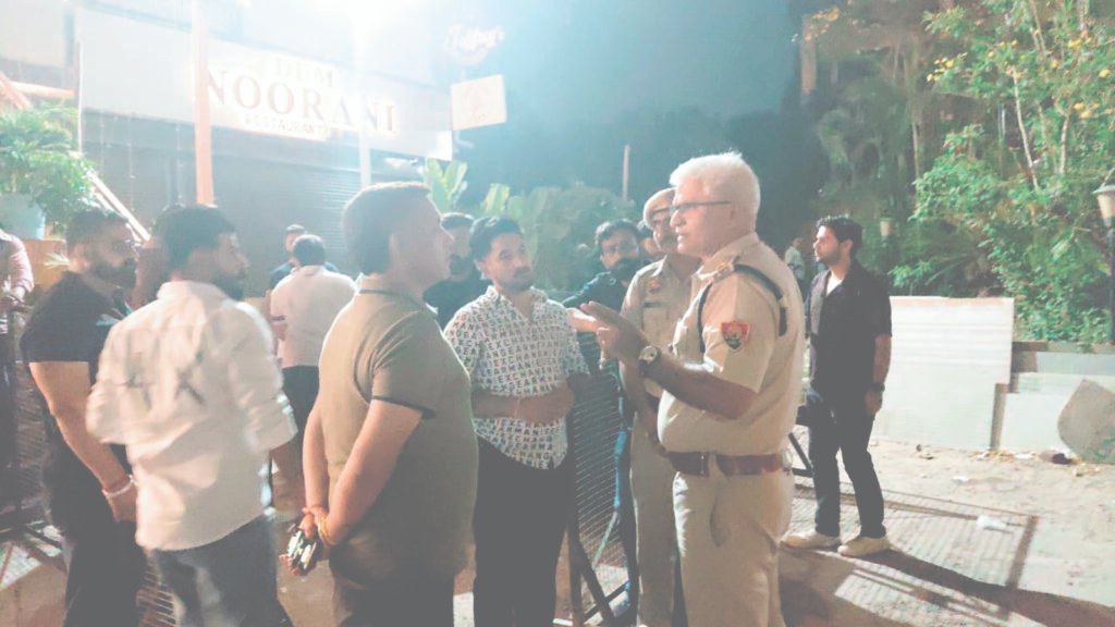 ਨਾਈਟ ਕਲੱਬਾਂ ਨੇ ਪੰਚਕੂਲਾ ਵਿੱਚ ਦੁਬਾਰਾ ਨਿਪਟਾਰਾ ਪੁਲਿਸ ਦੀਆਂ ਚੁੰਹਣੀਆਂ