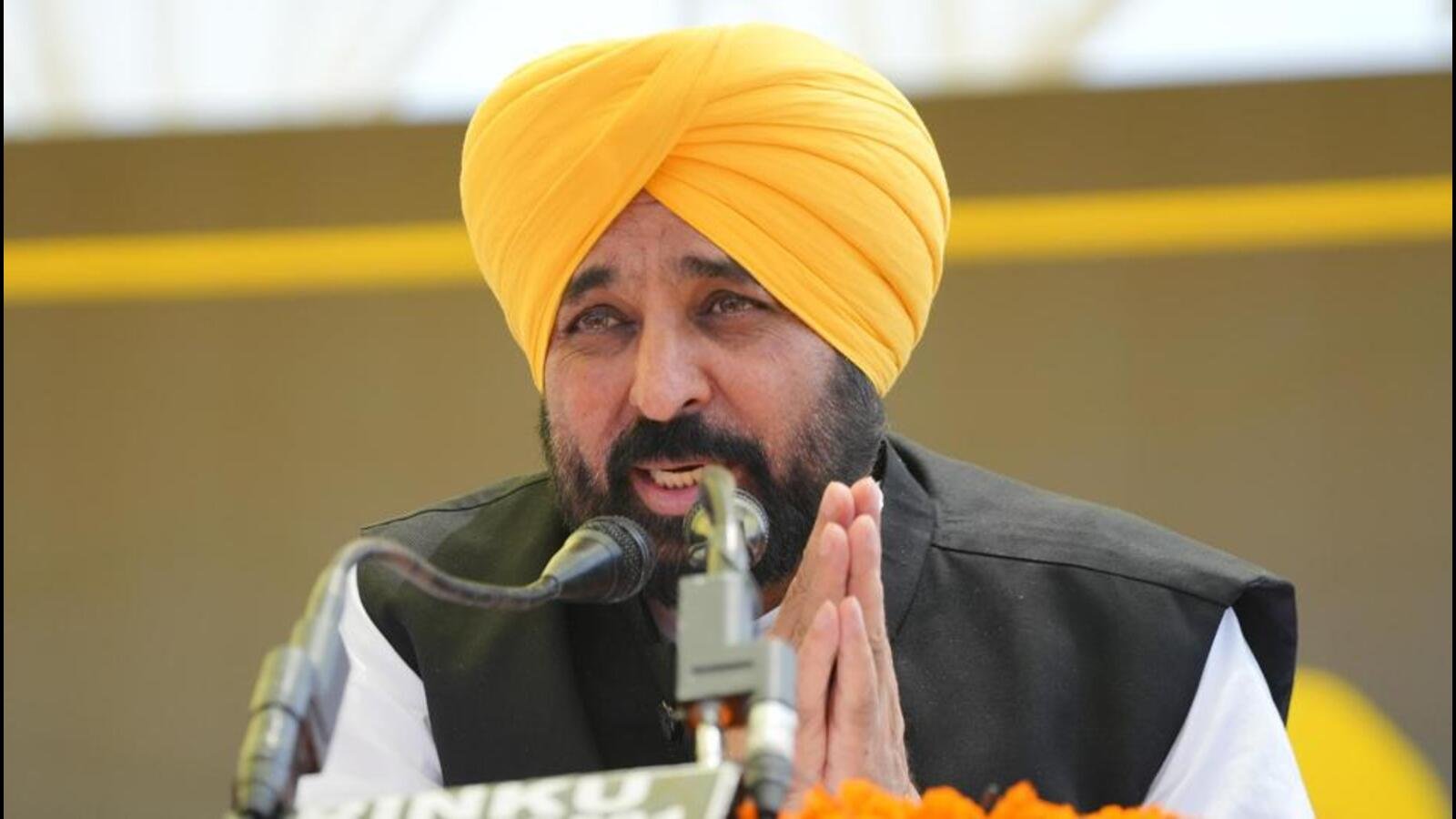 ਪੰਜਾਬ ਦੇ ਮੁੱਖ ਮੰਤਰੀ ਮਾਨ 'ਇੱਕ ਰਾਸ਼ਟਰ' ਲਈ ਫਲੈਕ ਖਿੱਚਦਾ ਹੈ, ਇਕ ਪਤੀ 'ਨੇ' ਸਵਾਗਤੋਰ ਨੂੰ ਪੋਸਟ ਕੀਤਾ