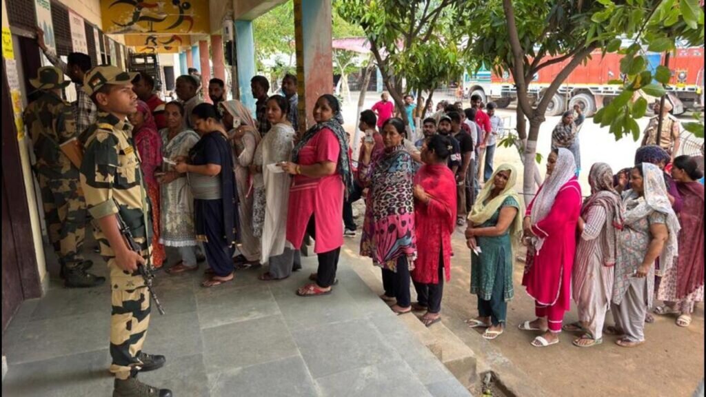 ਪੰਜਾਬ: ਲੁਧਿਆਣਾ ਵੈਸਟ ਅਸੈਂਬਲੀ ਬਾਈਪੋਲ 1 ਵਜੇ ਤੱਕ 33% ਵੋਟਰ ਵੋਟਾਂ ਨੂੰ ਵੇਖਦੀ ਹੈ