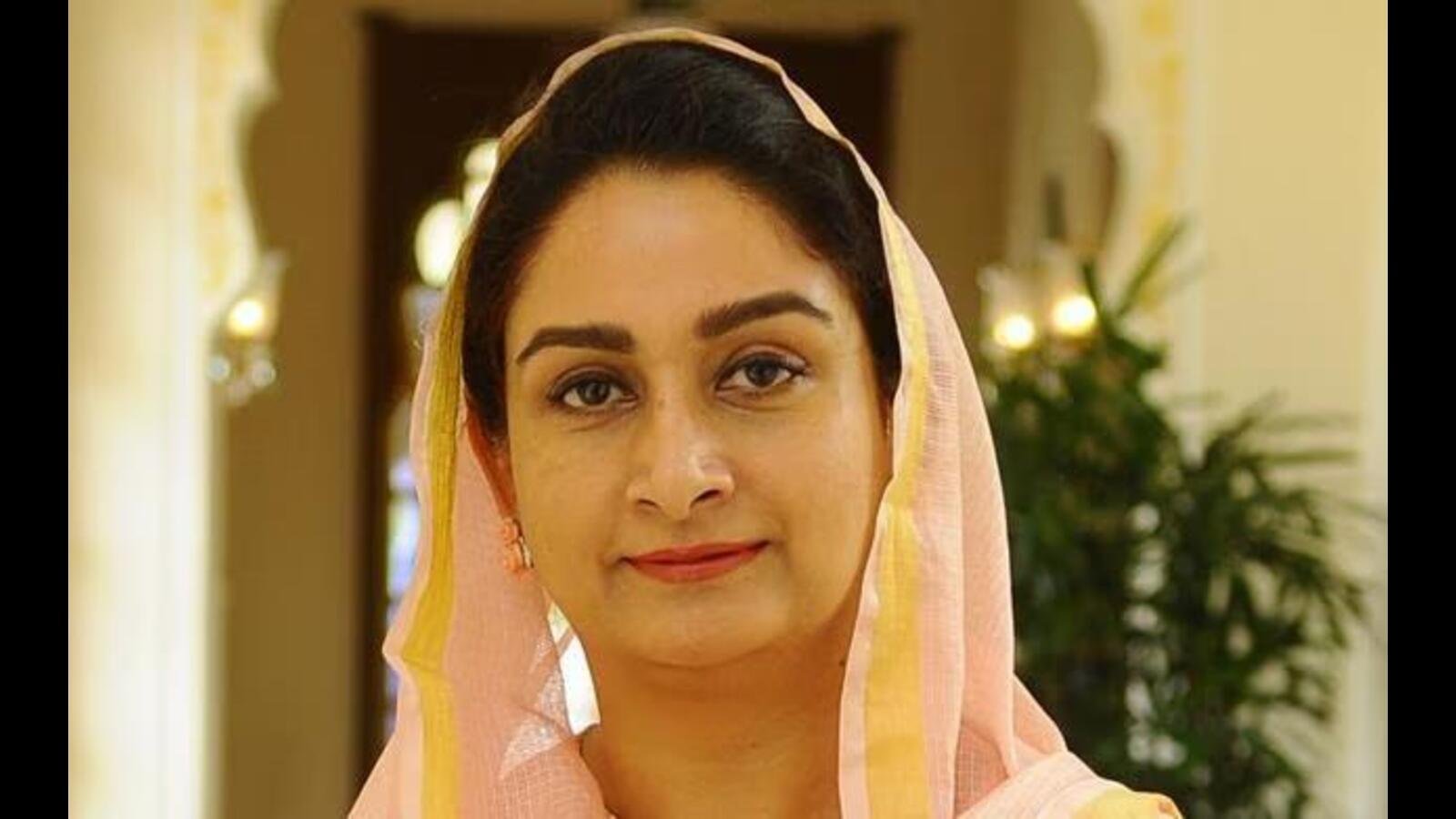 ਬਠਿੰਡਾ ਦੇ ਸੰਸਦ ਮੈਂਬਰ ਹਰਸਿਮਰਤ ਕੌਰ ਬਾਦਲ ਨੇ ਮੁਆਵਜ਼ੇ ਦੀ ਮੰਗ ਕਰਦਿਆਂ ਮੁਆਵਜ਼ਾ ਦਿੱਤਾ ਸੀ
