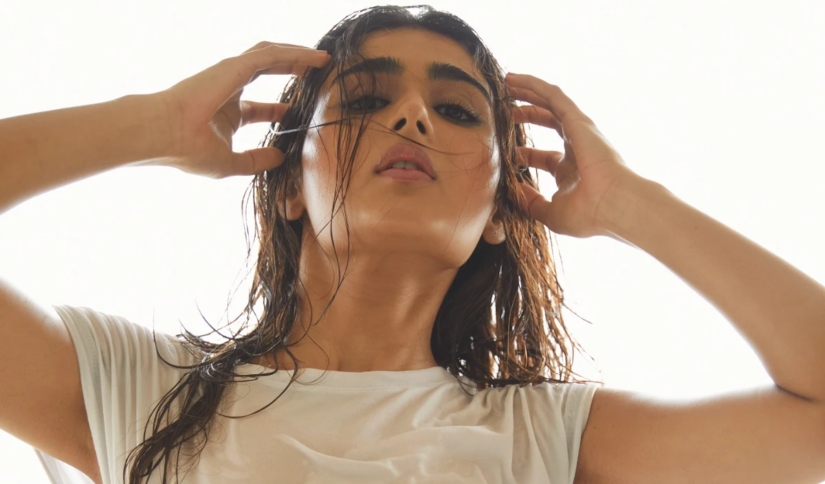 ਬਾਲੀਵੁੱਡ ਲਪੇਟ | ਹਸੀਨਾ ਸ਼ਾਲਿਨੀ ਪਾਂਡੇ ਨੇ ਪਾਰਦਰਸ਼ੀ ਪਹਿਰਾਵੇ ਵਿਚ ਤਬਾਹੀ ਮਚਾਉਣੀ, ਇੰਟਰਨੈੱਟ ਨੂੰ ਭੜਕਾਉਣ ਨਾਲ ਇੰਟਰਨੈਟ ਤੇ ਤਬਾਹੀ ਮਚਾ ਦਿੱਤੀ