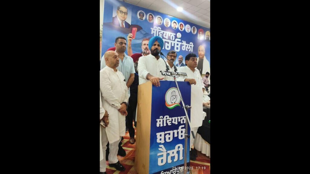 ਭਾਜਪਾ ਦੀ ਅਗਵਾਈ ਵਾਲੀ ਕੇਂਦਰ ਸਰਕਾਰ ਨਾਲ ‘ਆਪ’ ਦਾ ਹੱਥ ਦਸਤਾਨੇ ਦਾ ਹੱਥ ਮਿਲਾ ਕੇ ਪੰਜਾਬ ਕਾਂਗਰਸ ਦੇ ਮੁੱਖ ਵਾਰਨਿੰਗ