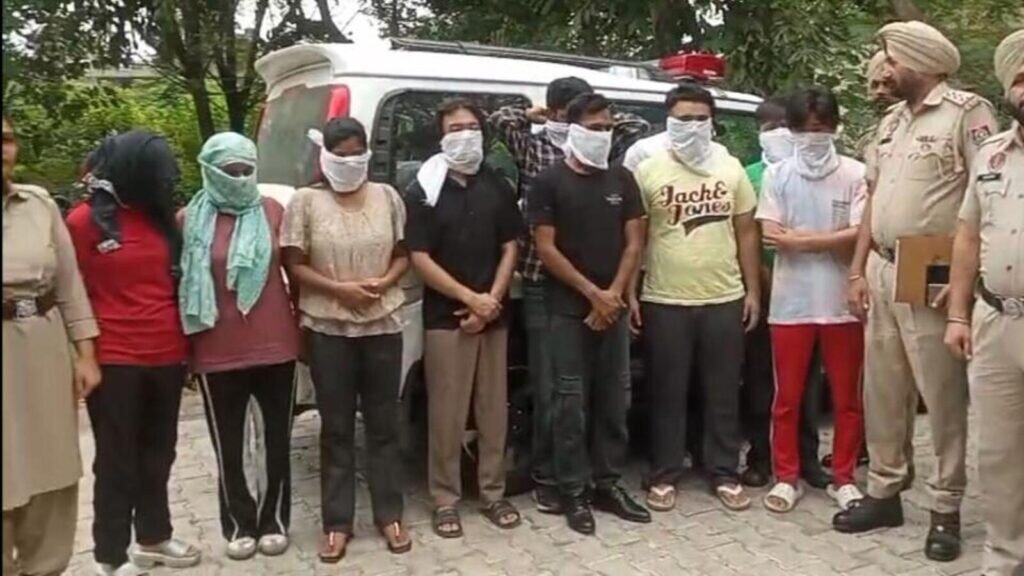 ਮੋਹਾਲੀ: online ਨਲਾਈਨ ਘੁਟਾਲਿਆਂ ਵਿੱਚ 2 ਜਾਅਲੀ ਕਾਲ ਸੈਂਟਰ ਸ਼ਾਮਲ; 10 ਆਯੋਜਿਤ