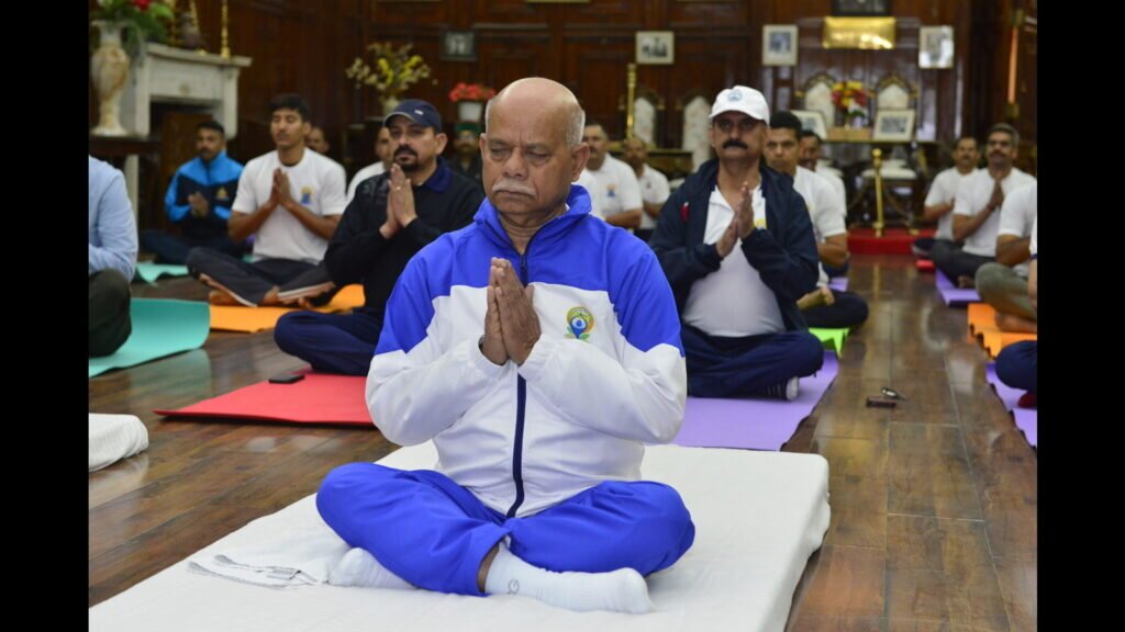 ਯੋਗਾ ਸਮਾਜਿਕ ਬੁਰਾਈਆਂ ਨੂੰ ਖ਼ਤਮ ਕਰਨ ਵਿੱਚ ਸਹਾਇਤਾ ਕਰ ਸਕਦਾ ਹੈ: ਹਿਮਾਚਲ ਦਾ ਰਾਜਪਾਲ