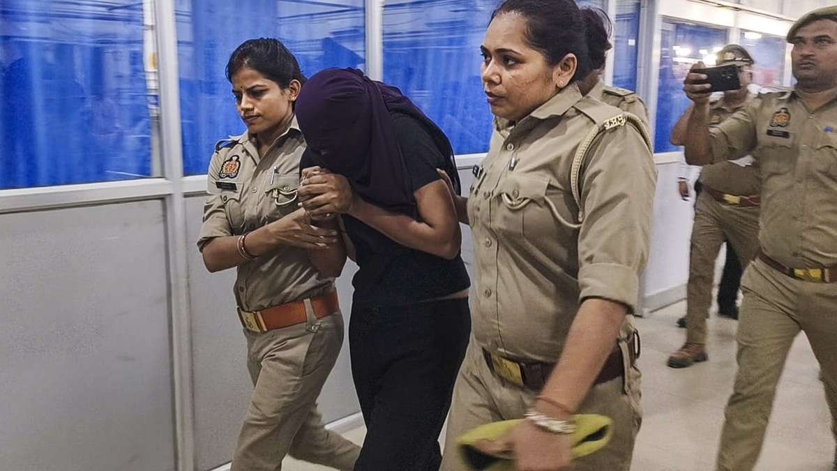 ਰਾਜਾ ਰਘੁਵਨਸ਼ੀ ਕਤਲ: ਸੋਨਮ, 'ਪ੍ਰੇਮੀ' ਰਾਜ ਅਤੇ ਤਿੰਨ ਹੋਰਾਂ ਨੂੰ 8 ਦਿਨਾਂ ਦੀ ਪੁਲਿਸ ਹਿਰਾਸਤ ਵਿੱਚ ਭੇਜ ਦਿੱਤਾ ਗਿਆ