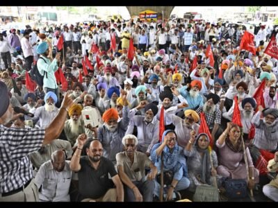 ਲੁਧਿਆਣਾ: ਕਰਮਚਾਰੀ, ਅਧਿਆਪਕ ਨਿਯਮਤ ਨੌਕਰੀਆਂ ਲਈ ਵਿਰੋਧ ਕਰਦੇ ਹਨ, ਸੋਧੇ ਹੋਏ ਤਨਖਾਹ