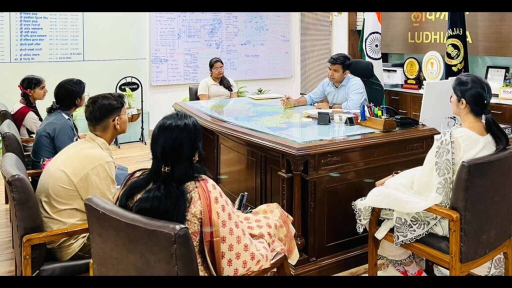 ਲੁਧਿਆਣਾ: ਕਲਾਸ 10 ਟਾਪਰ 1 ਦਿਨ ਲਈ ਡੀਸੀ ਦੀ ਭੂਮਿਕਾ ਵਿੱਚ ਕਦਮ ਰੱਖਦੇ ਹਨ