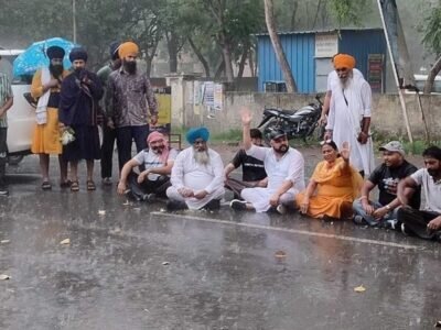 ਲੁਧਿਆਣਾ: ਧਾਰਮਿਕ ਸਥਾਨ 'ਤੇ ਪਸ਼ੂ ਸੰਗਤ ਵਿਚ ਵਿਰੋਧ ਪ੍ਰਦਰਸ਼ਨ ਕਰਦੇ ਹਨ