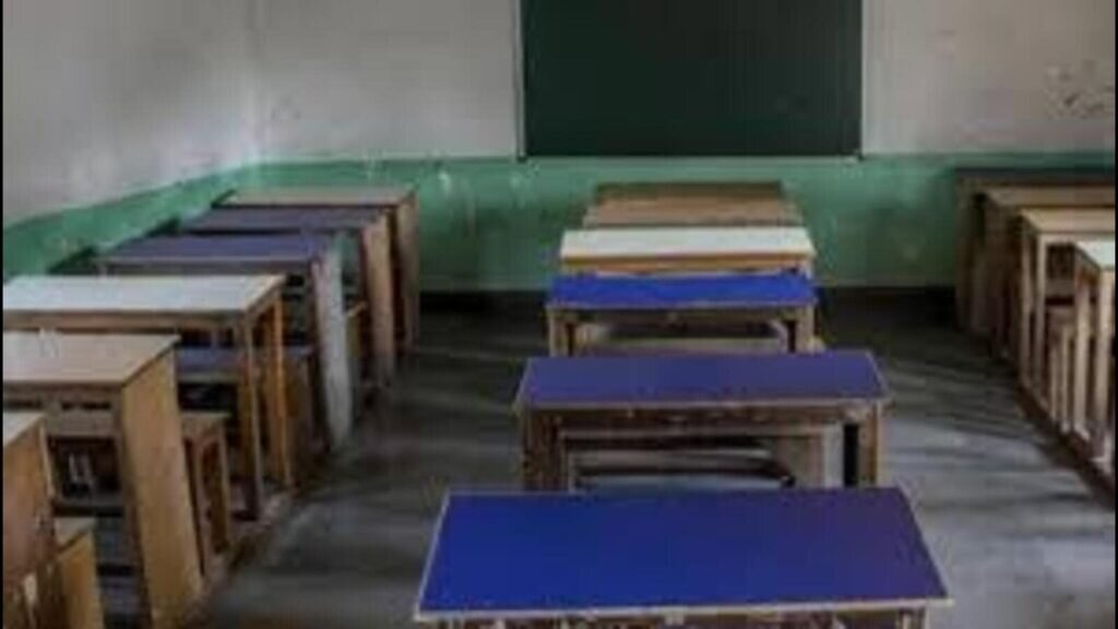 ਮੋਹਾਲੀ: ਬੈਨੂਰ ਬਲਾਕ ਪ੍ਰਾਇਮਰੀ ਸਿੱਖਿਆ ਦਫਤਰ ਵਿਖੇ ਸਿਰਫ 2 ਸਟੈਲੀ ਐਜੂਕੇਸ਼ਨ ਆਫ਼ 85 ਸਕੂਲਾਂ ਦੀ ਨਿਗਰਾਨੀ ਕਰਨ ਲਈ