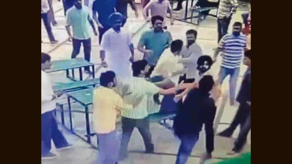 ਚੰਡੀਗੜ੍ਹ: 3 ਵਿਦਿਆਰਥੀਆਂ ਨੇ ਇਸ ਹਫਤੇ ਐਸ.ਡੀ. ਕਾਲਜ ਵਿਖੇ 2 ਵੇਂ ਟੱਕਰ ਵਿੱਚ ਠੇਸ ਪਹੁੰਚਾਈ