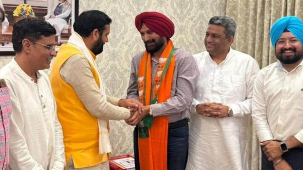 ਰਣਕੇਟ ਦੇ ਰਣਜੀਤ ਸਿੰਘ ਗਿੱਲ ਦੇ ਪ੍ਰਾਪਰਟੀ ਦੇ ਘੰਟੇ ਬਾਅਦ ਰਣਜੀਤ ਸਿੰਘ ਗਿੱਲ ਦੇ ਪ੍ਰਾਪਰਟੀ ਦੇ ਸਮੇਂ ਬਾਅਦ ਭਾਜਪਾ