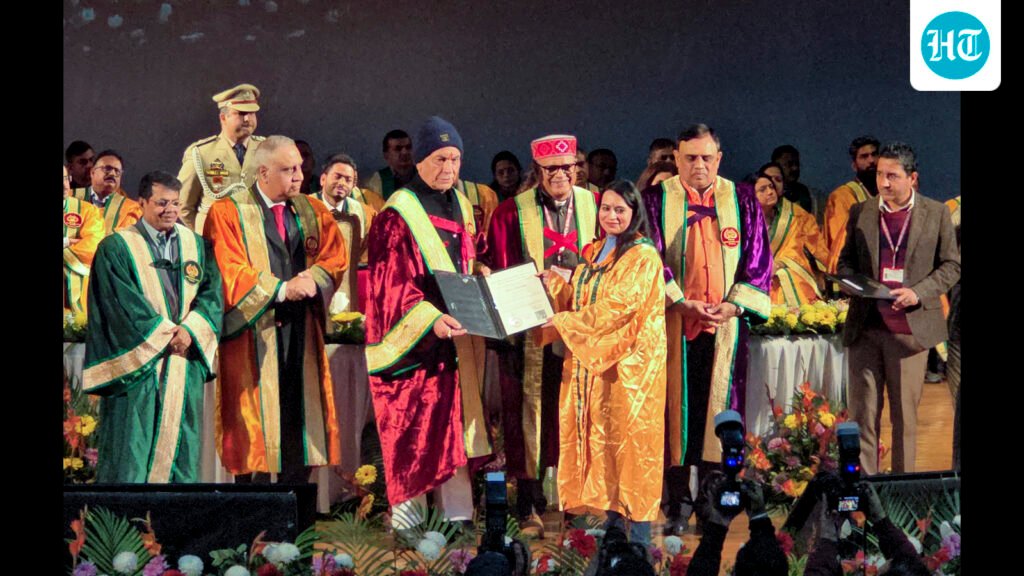 LG ਨੇ ਸ਼੍ਰੀ ਮਾਤਾ ਵੈਸ਼ਨੋ ਦੇਵੀ ਯੂਨੀਵਰਸਿਟੀ ਦੀ 11ਵੀਂ ਕਨਵੋਕੇਸ਼ਨ ਨੂੰ ਸੰਬੋਧਨ ਕੀਤਾ