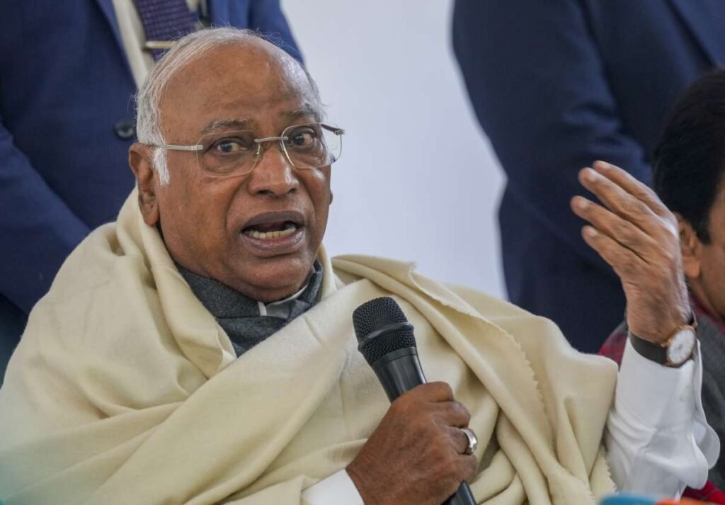 VB-G RAM G ਐਕਟ ‘ਤੇ ਮਲਿਕਾਅਰਜੁਨ ਖੜਗੇ: ‘ਇਹ ਕਾਨੂੰਨ ਗਰੀਬਾਂ ਨੂੰ ਕੁਚਲੇਗਾ, ਅਸੀਂ ਇਸ ਦੇ ਖਿਲਾਫ ਲੜਾਂਗੇ’