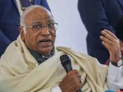 VB-G RAM G ਐਕਟ 'ਤੇ ਮਲਿਕਾਅਰਜੁਨ ਖੜਗੇ: 'ਇਹ ਕਾਨੂੰਨ ਗਰੀਬਾਂ ਨੂੰ ਕੁਚਲੇਗਾ, ਅਸੀਂ ਇਸ ਦੇ ਖਿਲਾਫ ਲੜਾਂਗੇ'