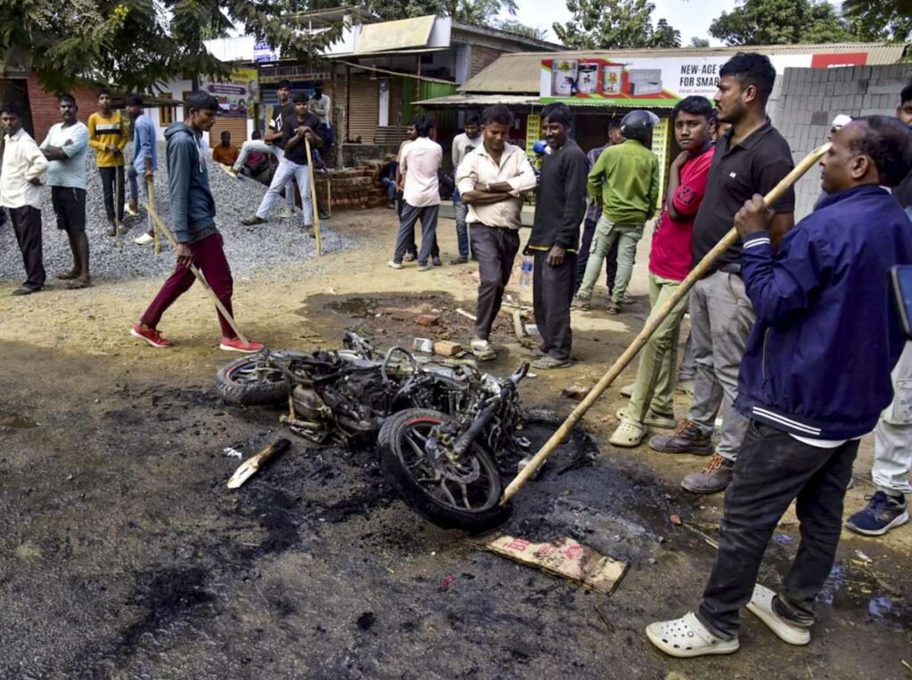 ਆਸਾਮ ਦੇ ਕਾਰਬੀ ਐਂਗਲੌਂਗ ਜ਼ਿਲ੍ਹਿਆਂ ਵਿੱਚ ਹਿੰਸਾ ਭੜਕਣ ਕਾਰਨ ਅੱਠ ਲੋਕ ਜ਼ਖ਼ਮੀ, ਇੰਟਰਨੈੱਟ ਮੁਅੱਤਲ ਕਰ ਦਿੱਤਾ ਗਿਆ