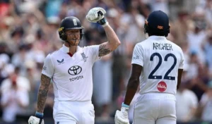 ਐਡੀਲੇਡ ਟੈਸਟ: ਤੇਜ਼ ਗਰਮੀ 'ਚ ਸਟੋਕਸ ਦੀ ਜ਼ਿੱਦੀ ਬੱਲੇਬਾਜ਼ੀ, ਆਸਟ੍ਰੇਲੀਆ ਦੇ ਦਬਾਅ ਦੇ ਸਾਹਮਣੇ 'ਬਜ਼ਬਾਲ' ਦਾ ਇਮਤਿਹਾਨ