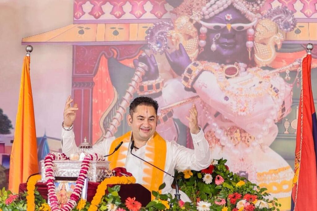 ‘ਕਥਾਵਾਚਕ’ ਪੁੰਡਰਿਕ ਗੋਸਵਾਮੀ ਨੂੰ ਯੂਪੀ ਪੁਲਿਸ ਦੇ ਗਾਰਡ ਆਫ਼ ਆਨਰ ‘ਤੇ ਭੜਕਿਆ ਗੁੱਸਾ, ਡੀਜੀਪੀ ਨੇ ਬਹਿਰਾਇਚ ਦੇ ਐਸਪੀ ਨੂੰ ਕੀਤਾ ਸੰਮਨ