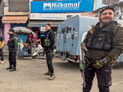 ਕਸ਼ਮੀਰ: ਅੱਤਵਾਦੀ ਨਾਲ ਜੁੜੇ ਨੈੱਟਵਰਕ ਦਾ ਪਰਦਾਫਾਸ਼ 12 ਸ਼ੱਕੀ ਹਿਰਾਸਤ 'ਚ