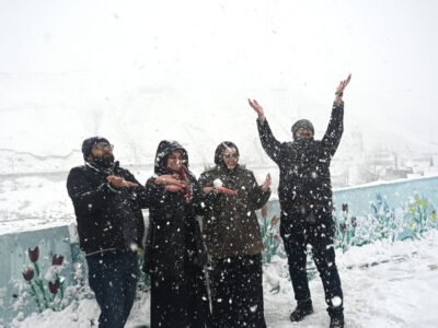 ਕਸ਼ਮੀਰ ਵਿੱਚ ਬਰਫ਼ਬਾਰੀ ਨਾਲ ਚਿੱਲਈ ਕਲਾਂ ਦੀ ਸ਼ੁਰੂਆਤ ਹੁੰਦੀ ਹੈ