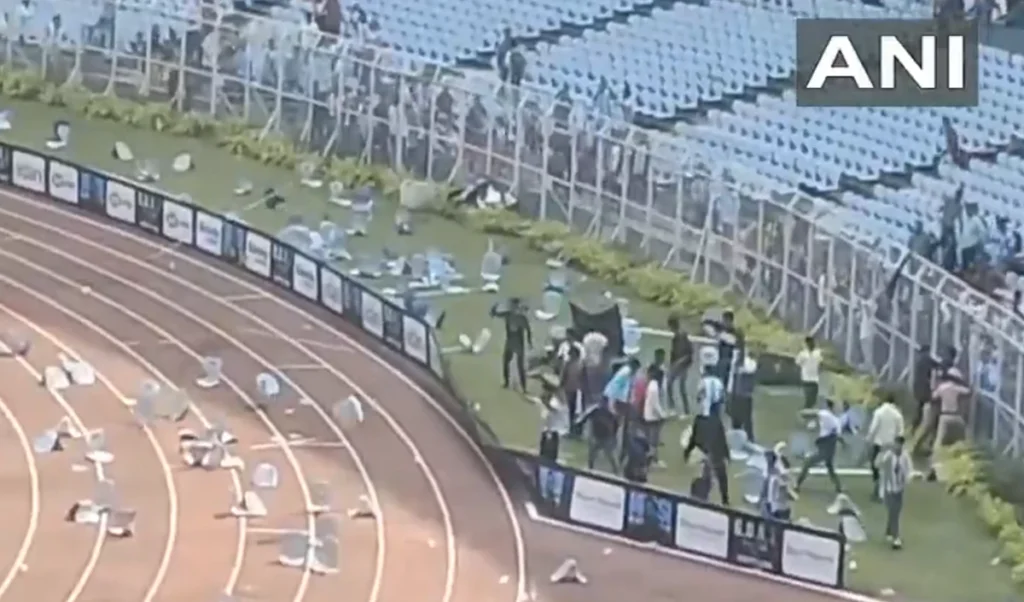 ਕੋਲਕਾਤਾ: ਮੇਸੀ ਦੇ ਪ੍ਰੋਗਰਾਮ ‘ਚ ਹੰਗਾਮਾ, ਦਰਸ਼ਕਾਂ ਨੇ ਸੁੱਟੀਆਂ ਬੋਤਲਾਂ ਤੇ ਕੁਰਸੀਆਂ, ਜਾਣੋ ਕੀ ਹੈ ਪੂਰਾ ਮਾਮਲਾ