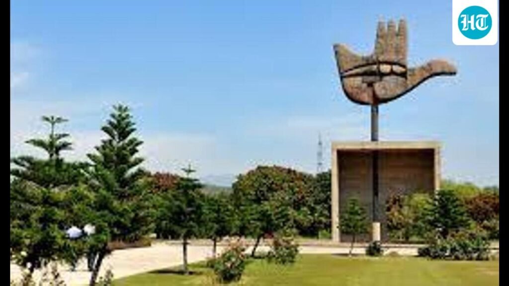 ਚੰਡੀਗੜ੍ਹ: ਪਾਰਕਿੰਗ ਨਿਯਮਾਂ ਦੀ ਉਲੰਘਣਾ ਕਰਨ ਵਾਲੇ ਸੰਡੇ ਕਾਰ ਬਾਜ਼ਾਰ ਵੇਚਣ ਵਾਲਿਆਂ ਖ਼ਿਲਾਫ਼ ਕਾਰਵਾਈ