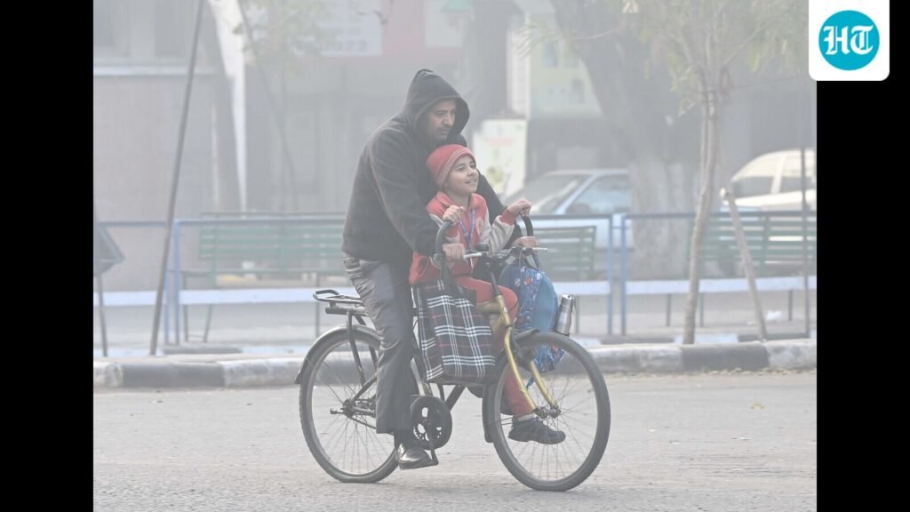 ਚੰਡੀਗੜ੍ਹ: ਸੀਜ਼ਨ ਦੇ ਪਹਿਲੇ ਸੰਘਣੀ ਧੁੰਦ ਵਾਲੇ ਦਿਨ 3 ਉਡਾਣਾਂ ਰੱਦ, 2 ਨੂੰ ਡਾਇਵਰਟ ਕੀਤਾ ਗਿਆ