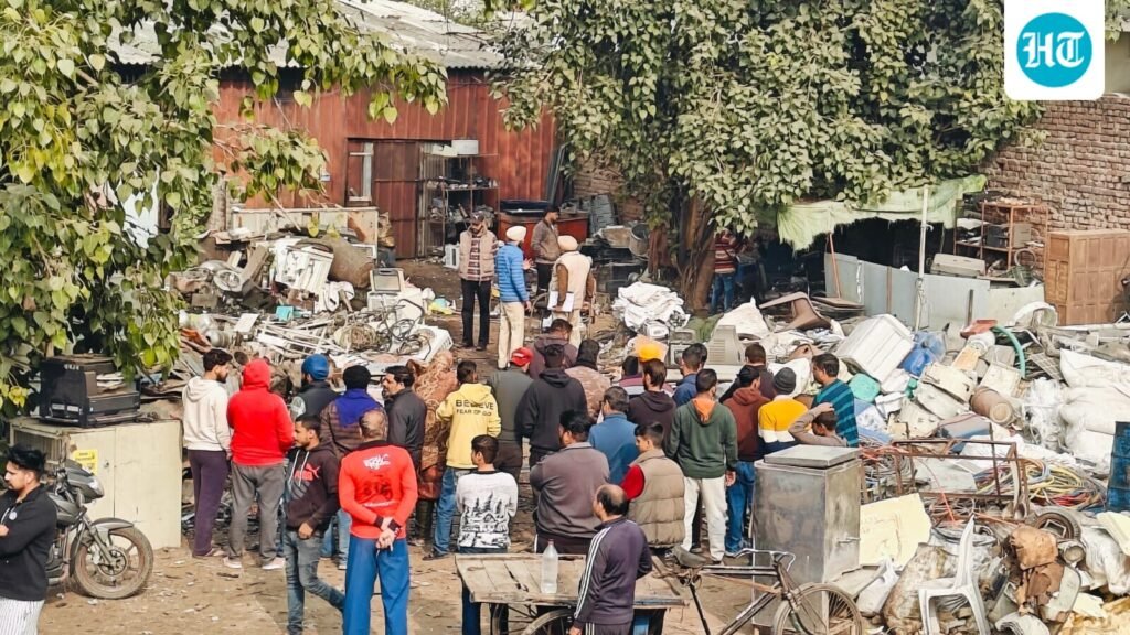 ਜਲੰਧਰ ਸਕਰੈਪ ਦੀ ਦੁਕਾਨ ‘ਤੇ ਧਮਾਕਾ, ਇਕ ਦੀ ਮੌਤ, ਦੋ ਜ਼ਖਮੀ