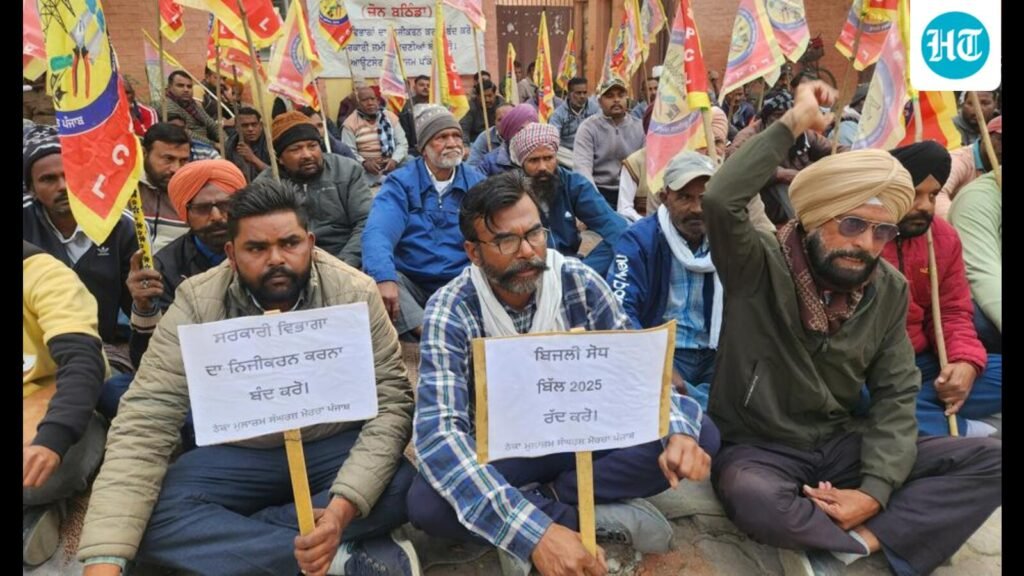 ਪਾਵਰਕੌਮ ਯੂਨੀਅਨਾਂ ਨੇ ਪੀਐਸਪੀਸੀਐਲ ਦੀ ਜ਼ਮੀਨ ਦੀ ਵਿਕਰੀ, ਬਿਜਲੀ ਬਿੱਲ ਦੇ ਡਰਾਫਟ ਵਿਰੁੱਧ ਸਾਂਝੇ ਤੌਰ ‘ਤੇ ਪ੍ਰਦਰਸ਼ਨ ਕਰਨ ਦਾ ਐਲਾਨ ਕੀਤਾ ਹੈ