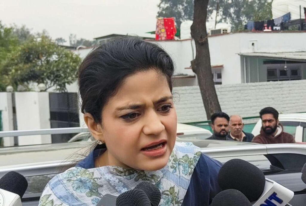 ਪੀਡੀਪੀ ਨੇਤਾ ਇਲਤਿਜਾ ਮੁਫਤੀ ਨੇ ਔਰਤ ਦਾ 'ਨਕਾਬ' ਖਿੱਚਣ ਲਈ ਨਿਤੀਸ਼ ਕੁਮਾਰ ਖਿਲਾਫ ਪੁਲਿਸ ਕੋਲ ਸ਼ਿਕਾਇਤ ਦਰਜ ਕਰਵਾਈ