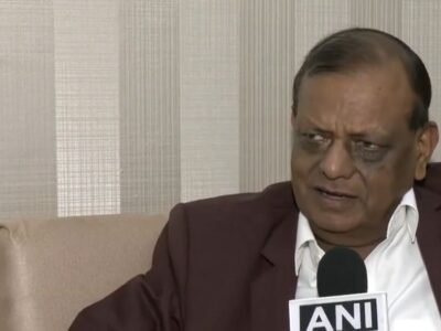 'ਪ੍ਰਦੂਸ਼ਣ ਨੂੰ ਕੰਟਰੋਲ ਕਰਨਾ ਮੁਸ਼ਕਲ ਜੇ...': ਸਪਾ ਐਮਪੀ ਆਰਕੇ ਚੌਧਰੀ ਨੇ 'ਹੋਲਿਕਾ ਦਹਨ' 'ਤੇ ਟਿੱਪਣੀ ਦਾ ਬਚਾਅ ਕੀਤਾ; ਭਾਜਪਾ ਨੇ ਧੱਕਾ ਮੁੱਕੀ ਕੀਤੀ