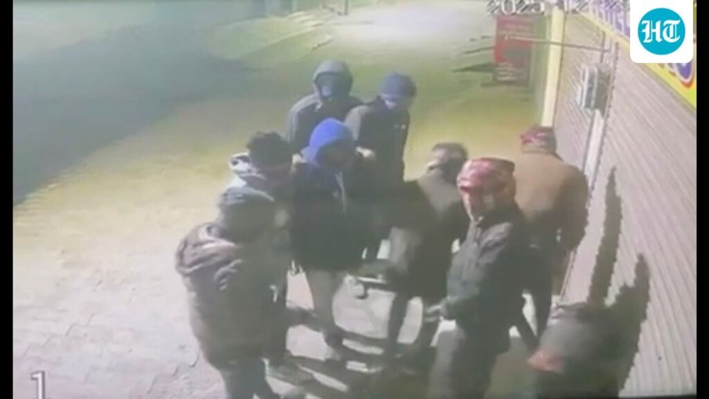 ਪੰਜਾਬ: ਜਲੰਧਰ ਦੀ ਦੁਕਾਨ ਤੋਂ ਲੁਟੇਰੇ 80 ਲੱਖ ਦੇ ਗਹਿਣੇ ਲੈ ਕੇ ਫ਼ਰਾਰ