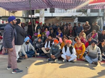 ਪੰਜਾਬ: ਮੋਹਾਲੀ ਦੇ ਫੇਜ਼ 11 ਵਿੱਚ ਢਾਹੁਣ ਦੀ ਮੁਹਿੰਮ ਦੇ ਵਿਰੋਧ ਵਿੱਚ ਲੋਕ ਸੜਕਾਂ 'ਤੇ ਉਤਰੇ