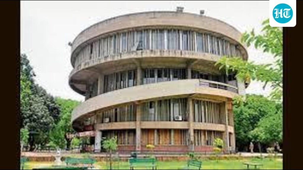 ਪੰਜਾਬ ਯੂਨੀਵਰਸਿਟੀ ਨੇ ਰੈਗੂਲਰ ਪ੍ਰਿੰਸੀਪਲਾਂ ਦੀ ਭਰਤੀ ਨਾ ਕਰਨ ਕਾਰਨ 42 ਕਾਲਜਾਂ ਨੂੰ ਨੋਟਿਸ ਜਾਰੀ ਕੀਤਾ ਹੈ