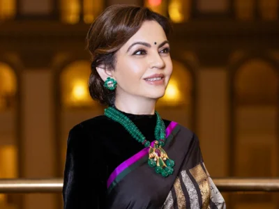 ਬਨਾਰਸੀ ਸਾੜ੍ਹੀ ਅਤੇ 100 ਸਾਲ ਪੁਰਾਣੇ ਗਹਿਣਿਆਂ 'ਚ ਨੀਤਾ ਅੰਬਾਨੀ ਦਾ ਸ਼ਾਹੀ ਅੰਦਾਜ਼, ਭਾਰਤੀ ਕਾਰੀਗਰਾਂ ਨੂੰ ਕੀਤਾ ਸਨਮਾਨਿਤ