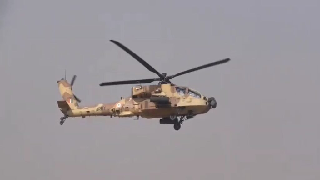 ਭਾਰਤੀ ਫੌਜ ਨੇ ਅਪਾਚੇ ਬੇੜੇ ਨੂੰ ਪੂਰਾ ਕੀਤਾ ਕਿਉਂਕਿ ਅਮਰੀਕਾ ਤੋਂ 3 AH-64E ਹੈਲੀਕਾਪਟਰਾਂ ਦਾ ਅੰਤਮ ਜੱਥਾ ਪਹੁੰਚਿਆ