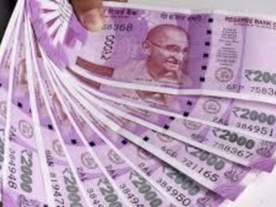 ਮੋਹਾਲੀ ਅਦਾਲਤ ਨੇ ਪੰਚਕੂਲਾ ਦੀ ਜੋੜੀ ਨੂੰ 2000 ਰੁਪਏ ਦੇ ਨਕਲੀ ਨੋਟ ਰੱਖਣ ਦੇ ਮਾਮਲੇ 'ਚ ਦੋਸ਼ੀ ਕਰਾਰ ਦਿੱਤਾ ਹੈ।