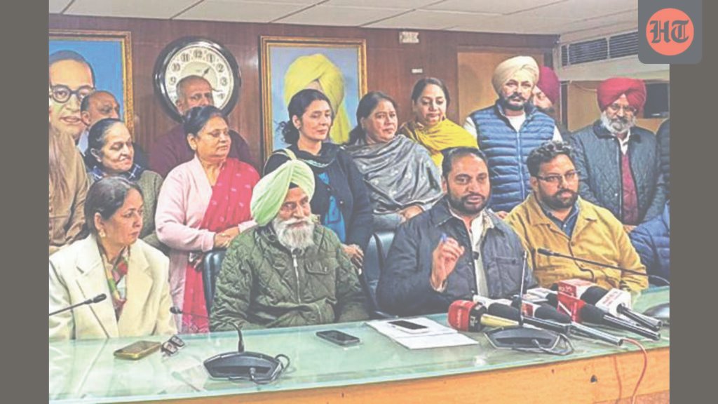 ਮੋਹਾਲੀ ਦੇ ਮੇਅਰ ਨੇ ਹਾਊਸਿੰਗ ਸੋਸਾਇਟੀਆਂ ਦੇ ਵਿਕਾਸ ਕਾਰਜਾਂ ਨੂੰ ਲੈ ਕੇ ‘ਆਪ’ ਸਰਕਾਰ ਦੀ ਕੀਤੀ ਆਲੋਚਨਾ