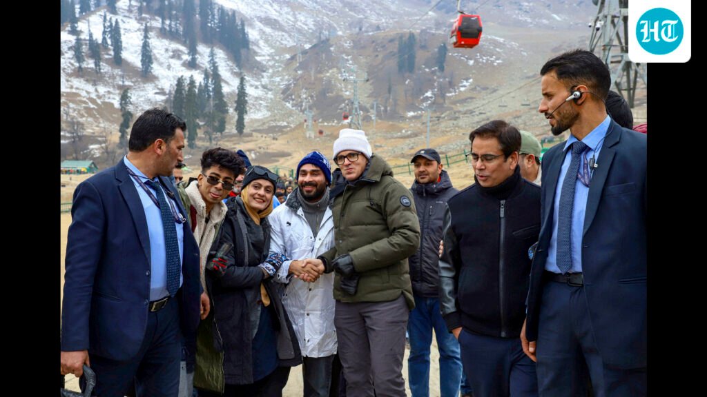 ਰਸਤੇ ਵਿੱਚ ਬਰਫਬਾਰੀ, ਕਸ਼ਮੀਰ ਨਵੇਂ SOPs ਨਾਲ ਸਰਦੀਆਂ ਦੇ ਸੈਰ-ਸਪਾਟੇ ਲਈ ਤਿਆਰ ਹੈ