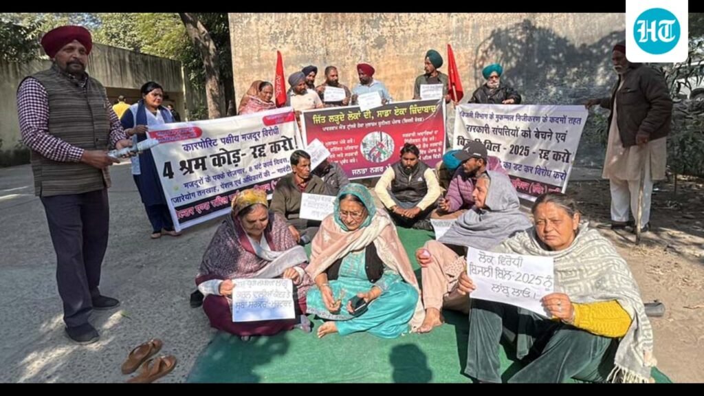 ਲੁਧਿਆਣਾ: PSPCL ਮੁਲਾਜ਼ਮਾਂ ਨੇ ਬਿਜਲੀ ਬਿੱਲ, 4 ਲੇਬਰ ਕੋਡ ਦਾ ਵਿਰੋਧ ਕੀਤਾ