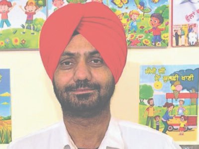 ਲੁਧਿਆਣਾ: ਨੈਸ਼ਨਲ ਐਵਾਰਡੀ ਅਧਿਆਪਕ ਦੀਆਂ 13 ਕਿਤਾਬਾਂ ਸੂਬੇ ਦੀਆਂ ਸਕੂਲਾਂ ਦੀਆਂ ਲਾਇਬ੍ਰੇਰੀਆਂ ਵਿੱਚ ਪਹੁੰਚ ਗਈਆਂ ਹਨ