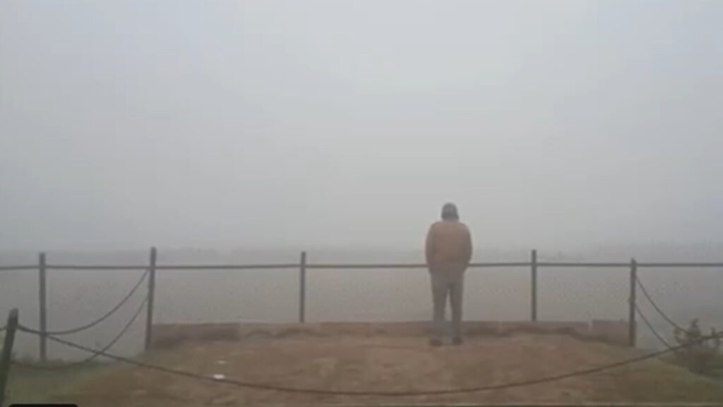 ਵੀਡੀਓ: ਧੁੰਦ ਦੀ ਸੰਘਣੀ ਪਰਤ ਵਿੱਚ ਤਾਜ ਮਹਿਲ ਗਾਇਬ, IMD ਨੇ ਸੰਤਰੀ ਚੇਤਾਵਨੀ ਜਾਰੀ ਕੀਤੀ