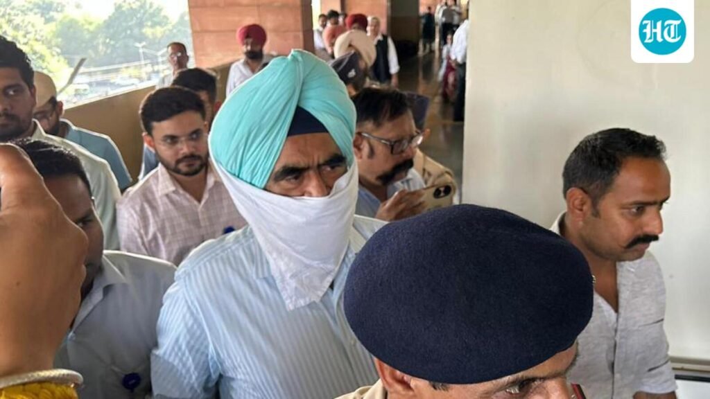 ਸੀਬੀਆਈ ਨੇ ਪੰਜਾਬ ਦੇ ਮੁਅੱਤਲ ਡੀਆਈਜੀ ਹਰਚਰਨ ਭੁੱਲਰ ਦੀ ਆਪਣੇ ਅਧਿਕਾਰੀਆਂ ਦੇ ਸੀਸੀਟੀਵੀ, ਫ਼ੋਨ ਰਿਕਾਰਡ ਦੇ ਵੇਰਵੇ ਦੀ ਮੰਗ ਦਾ ਵਿਰੋਧ ਕੀਤਾ