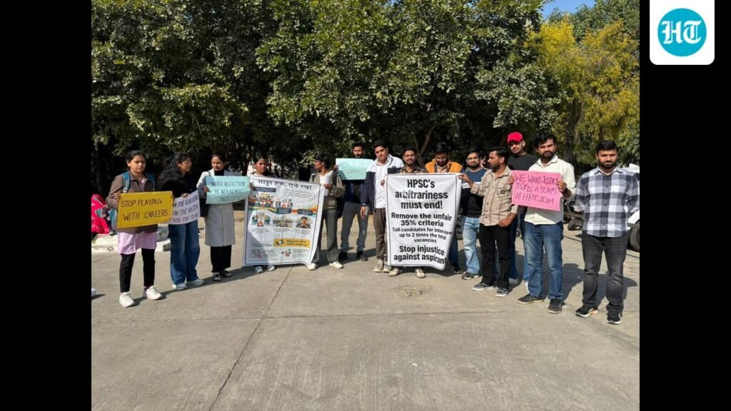 ਹਰਿਆਣਾ ‘ਚ ਅੰਗਰੇਜ਼ੀ ਦੇ ਸਹਾਇਕ ਪ੍ਰੋਫੈਸਰ ਦੀ ਭਰਤੀ: ਹਰਿਆਣਾ ਦੇ ਰੋਹਤਕ ‘ਚ ਉਮੀਦਵਾਰਾਂ ਦਾ ਪ੍ਰਦਰਸ਼ਨ, ਮੁਲਾਂਕਣ ‘ਚ ਬੇਇਨਸਾਫ਼ੀ ਦਾ ਦੋਸ਼