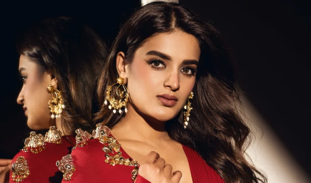 ਹੈਦਰਾਬਾਦ ‘ਚ ‘ਦਿ ਰਾਜਾ ਸਾਬ’ ਦੇ ਗੀਤ ਲਾਂਚ ਮੌਕੇ ਅਭਿਨੇਤਰੀ ਨਿਧੀ ਅਗਰਵਾਲ ਦੀ ਸੁਰੱਖਿਆ ‘ਤੇ ਸਵਾਲ, ਬੇਕਾਬੂ ਭੀੜ ‘ਚ ਘਿਰੀ।