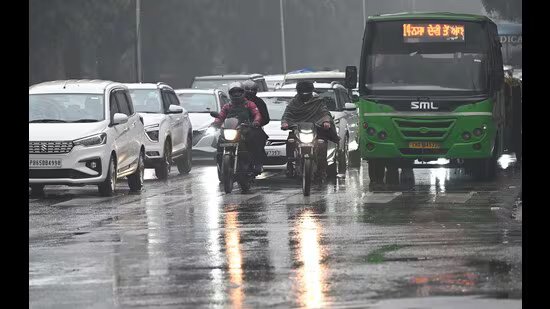 13.7 ਮਿਲੀਮੀਟਰ ਬਾਰਿਸ਼ ਨੇ ਤੋੜਿਆ ਚੰਡੀਗੜ੍ਹ ਦਾ 2 ਮਹੀਨਿਆਂ ਦਾ ਸੁੱਕਾ ਦੌਰ, ਸੰਘਣੀ ਧੁੰਦ ਲਈ ਸੰਤਰੀ ਅਲਰਟ