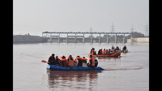 16 ਸਾਲਾਂ ਦਾ ਸਫ਼ਰ ਕਿਨਾਰੇ ‘ਤੇ ਪਹੁੰਚਿਆ: ਤਵੀ ਨਕਲੀ ਝੀਲ ਮੁਫ਼ਤ ਕਿਸ਼ਤੀ ਦੀ ਸਵਾਰੀ ਨਾਲ ਖੁੱਲ੍ਹੀ