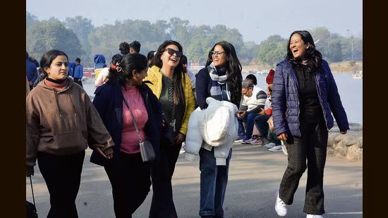 4 ਡਿਗਰੀ ਸੈਲਸੀਅਸ ‘ਤੇ, ਚੰਡੀਗੜ੍ਹ ਸੀਜ਼ਨ ਦੀ ਸਭ ਤੋਂ ਠੰਡੀ ਰਾਤ ਦਾ ਅਨੁਭਵ ਕਰਦਾ ਹੈ, ਸੀਤ ਲਹਿਰ ਘੋਸ਼ਿਤ ਕੀਤੀ ਗਈ ਹੈ